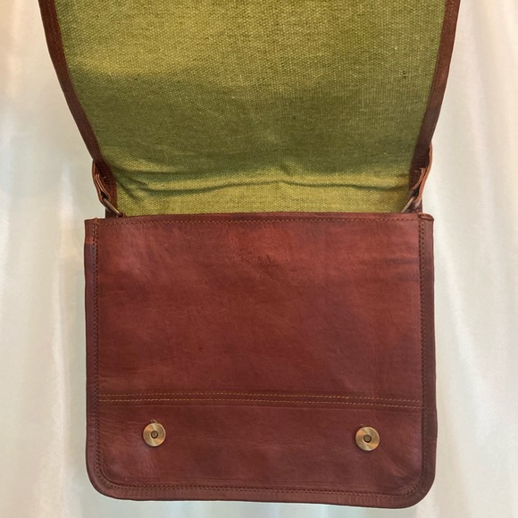Beautiful Brown Leather Shoulder Bag with Lime Green Interior..never used - Picture 2 of 5